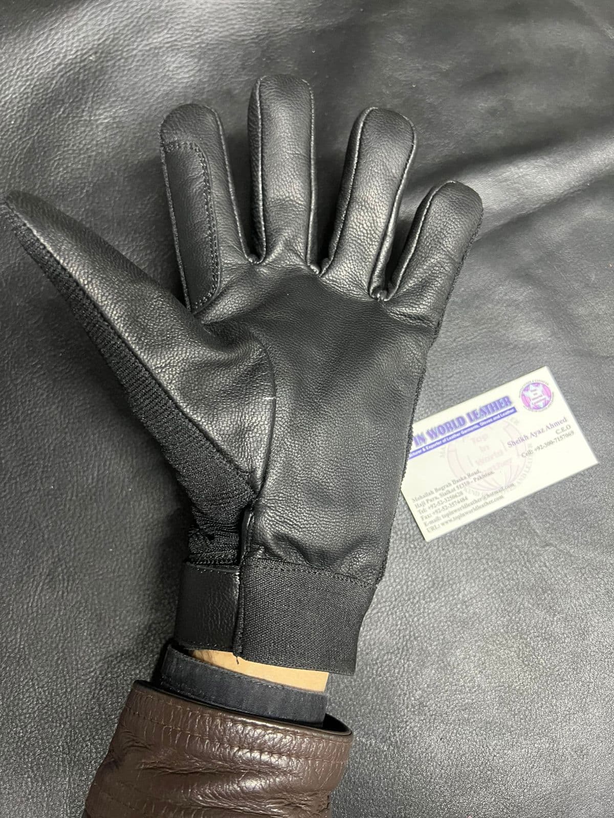 Close-up of a Top In World Leather black work glove